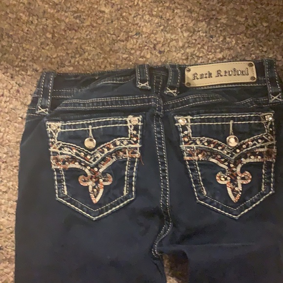 Like new size 28 Rock Revival skinny leg - Picture 2 of 3